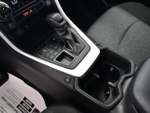 Used 2022 Toyota RAV4 XLE AWD/4WD image 19