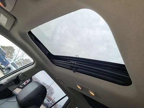 Used 2017 Buick Enclave Premium w/ Experience Buick Package AWD/4WD image 4