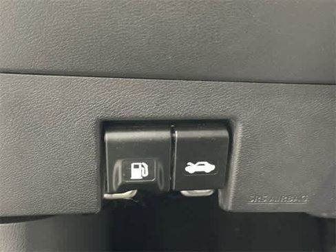 Used 2020 Nissan Versa SR image 19