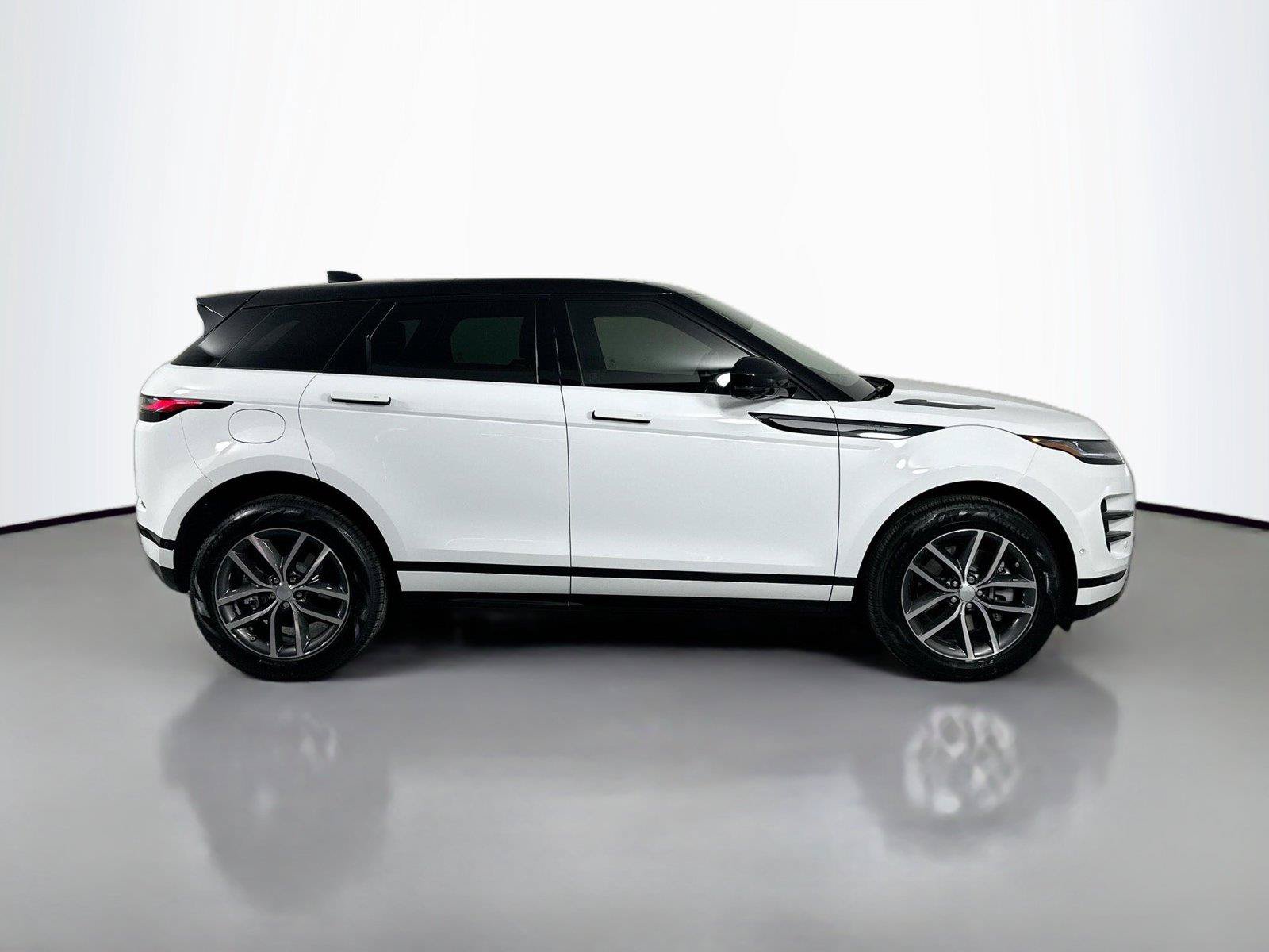 Certified 2026 Land Rover Range Rover Evoque Dynamic SE AWD/4WD image 4