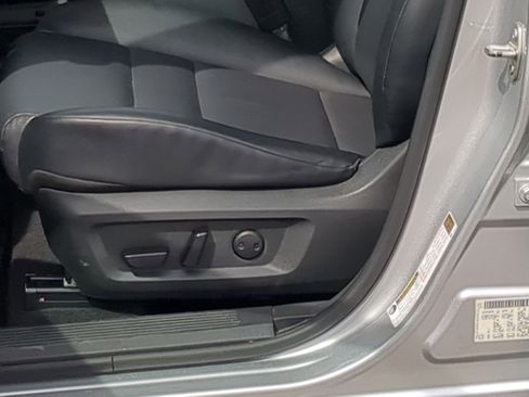 Used 2021 Nissan Rogue SV w/ Premium Package image 12