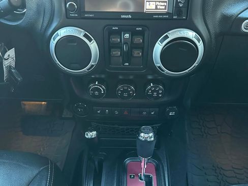 Used 2016 Jeep Wrangler Unlimited Rubicon image 44