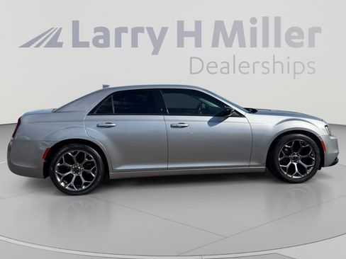 Used 2018 Chrysler 300 Touring w/ Sport Appearance Package RWD image 6