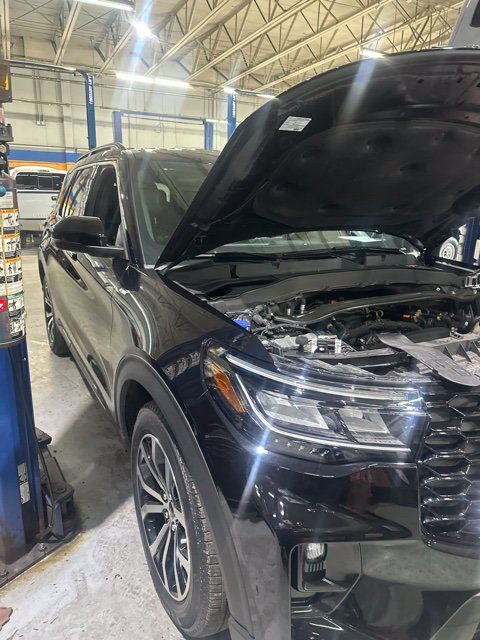 Used 2025 Ford Explorer ST-Line RWD image 2
