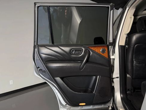 Used 2015 INFINITI QX80 2WD w/ Deluxe Technology Package image 19