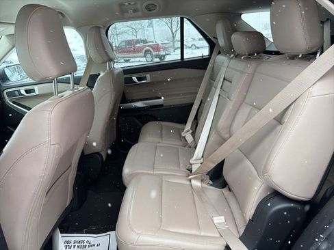 Used 2022 Ford Explorer XLT w/ Equipment Group 202A image 18