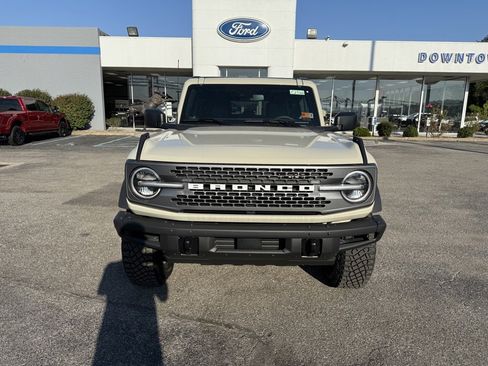 New 2025 Ford Bronco Badlands image 2
