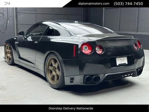 Used 2013 Nissan GT-R Black Edition AWD/4WD image 5