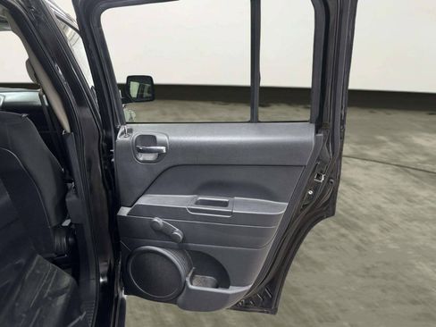 Used 2016 Jeep Patriot Sport FWD image 17