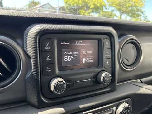 Used 2022 Jeep Wrangler Sport AWD/4WD image 17