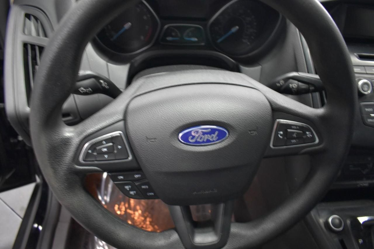 Used 2017 Ford Focus SE FWD image 24