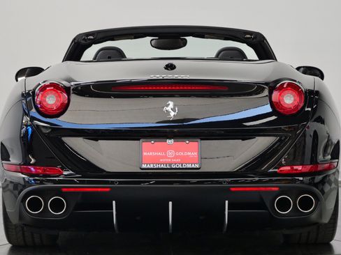 Used 2015 Ferrari California T RWD image 8