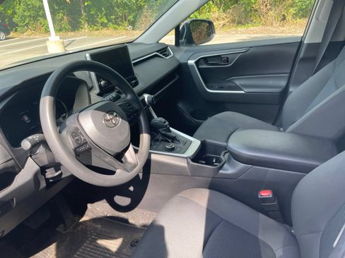 Used 2023 Toyota RAV4 LE AWD/4WD image 5