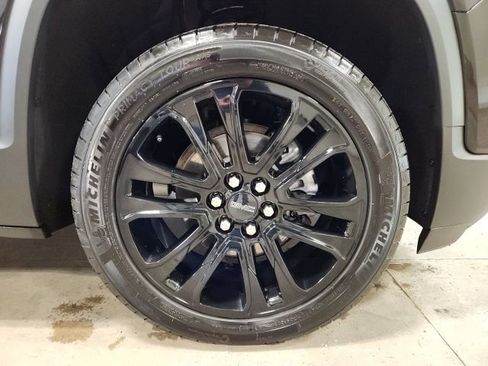 Certified 2023 GMC Acadia SLE w/ Driver Convenience Package image 37