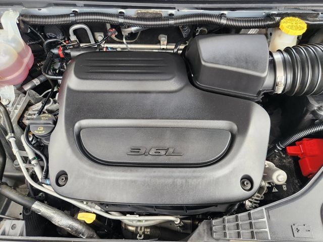 Used 2023 Chrysler Voyager LX FWD image 27