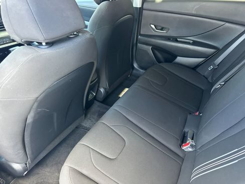 Used 2025 Hyundai Elantra Hybrid FWD image 5