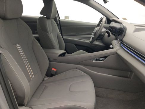 Used 2025 Hyundai Elantra SEL FWD image 21