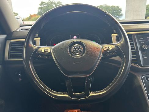 Used 2019 Volkswagen Atlas SE w/ Towing Package image 10