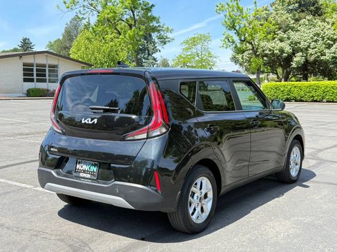 Used 2023 Kia Soul LX w/ LX Technology Package FWD image 5