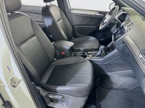 Used 2023 Volkswagen Tiguan SE R-Line image 12