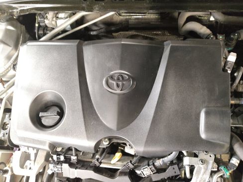 Used 2018 Toyota Camry L image 30