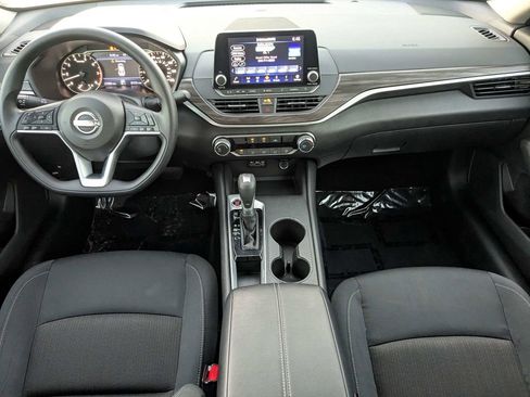 Used 2025 Nissan Altima 2.5 SV FWD image 14