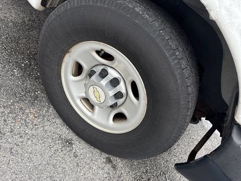 Used 2011 Chevrolet Express 3500 image 11