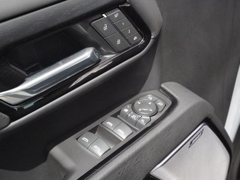 Used 2025 GMC Sierra 2500 AT4X AWD/4WD image 27