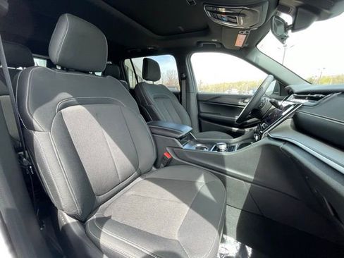 Used 2025 Jeep Grand Cherokee L Laredo AWD/4WD image 31