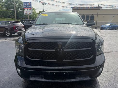 Used 2019 RAM 1500 Classic SLT w/ Black Appearance Group AWD/4WD image 2