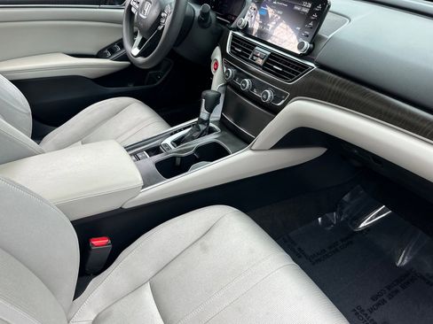 Used 2019 Honda Accord EX image 32