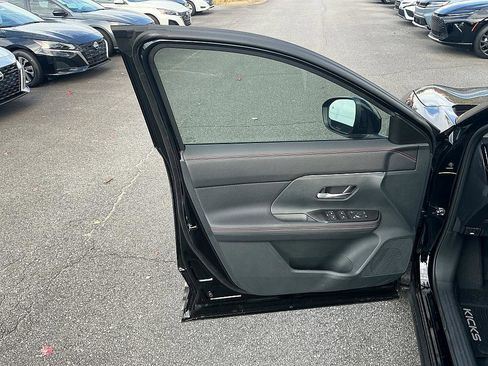 New 2025 Nissan Kicks SR image 11