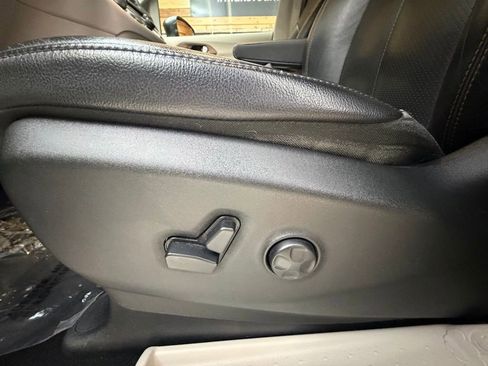 Used 2019 Chrysler Pacifica Touring-L Plus image 24