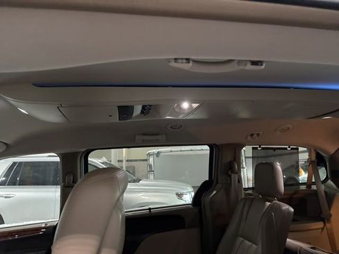 Used 2012 Chrysler Town & Country Touring-L w/ Entertainment Group #2 image 14