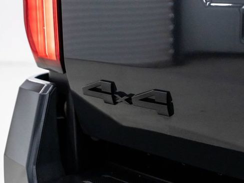 Used 2025 Toyota Tacoma TRD Off-Road AWD/4WD image 8