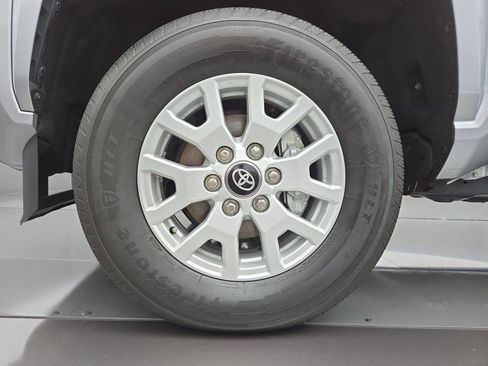 Certified 2025 Toyota Tacoma SR5 AWD/4WD image 29
