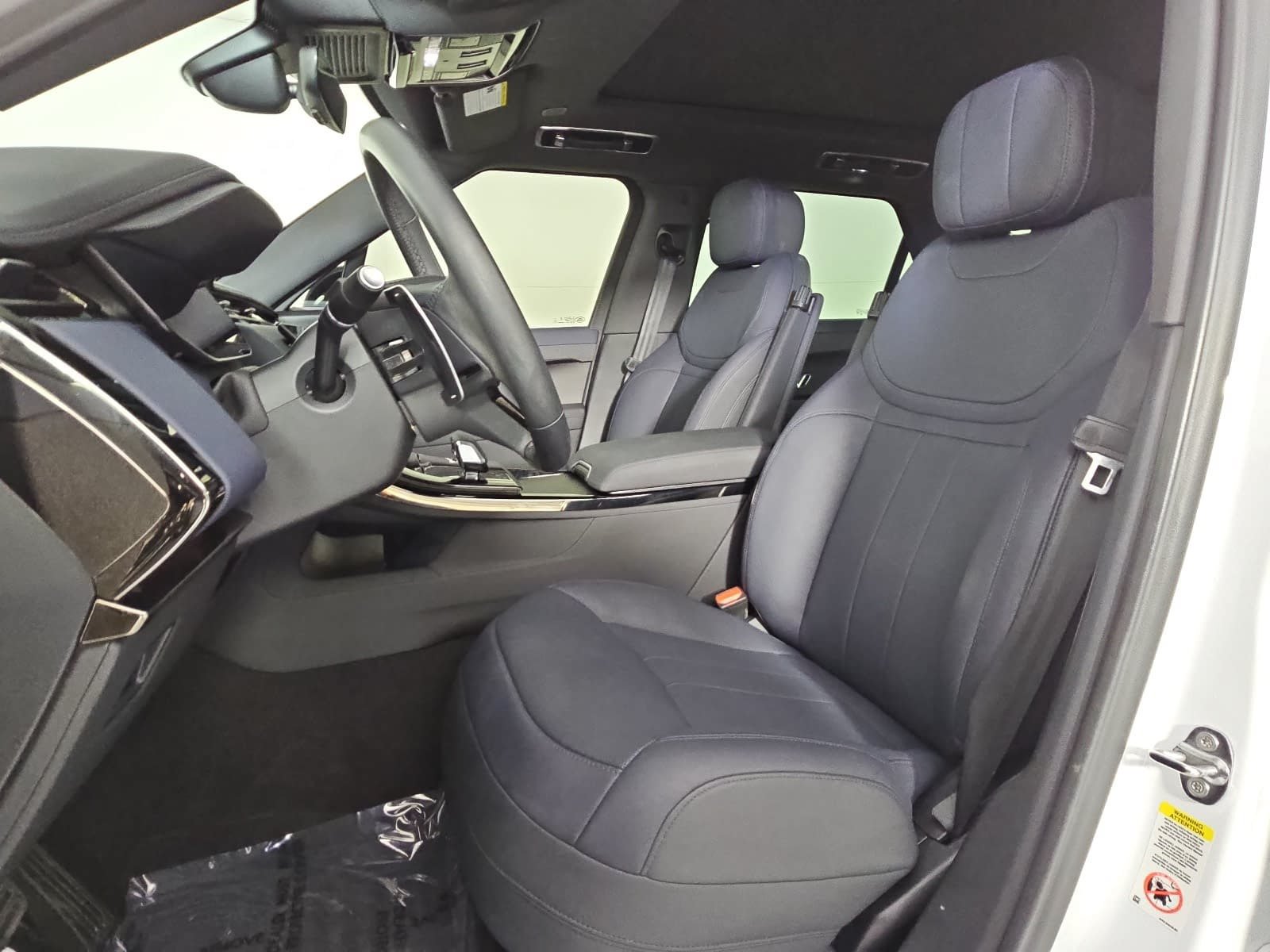 Used 2024 Land Rover Range Rover Sport SE AWD/4WD image 15