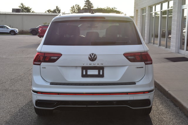 Used 2024 Volkswagen Tiguan SE R-Line AWD/4WD image 10