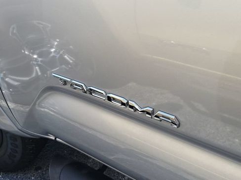 Used 2021 Toyota Tacoma SR5 RWD image 9