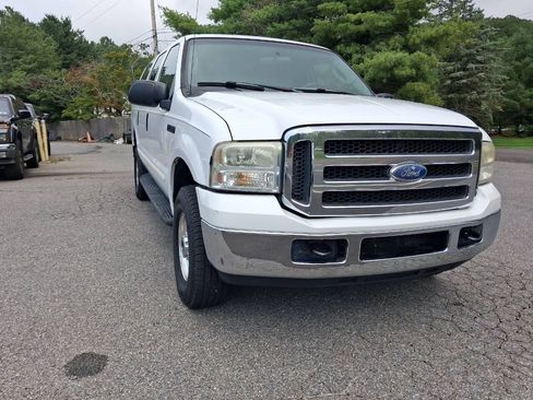 Used 2005 Ford Excursion XLT AWD/4WD image 6
