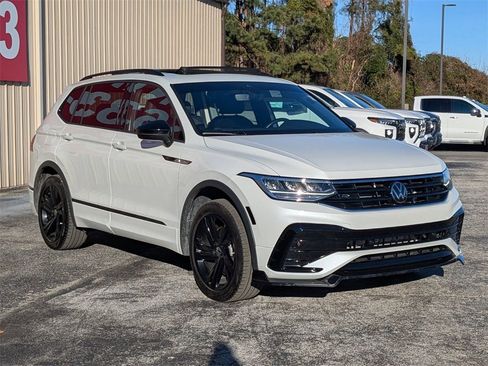 Used 2024 Volkswagen Tiguan SE R-Line image 11