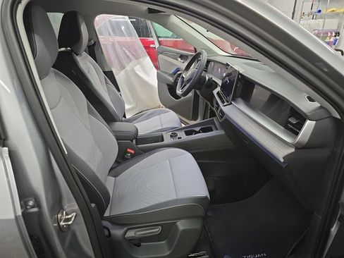 New 2026 Volkswagen Tiguan SE FWD image 19