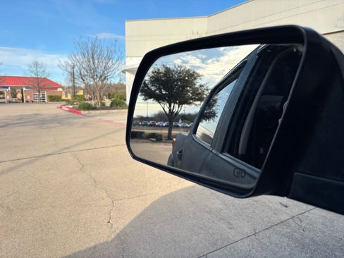 Used 2011 Toyota Tundra 4x4 CrewMax image 26