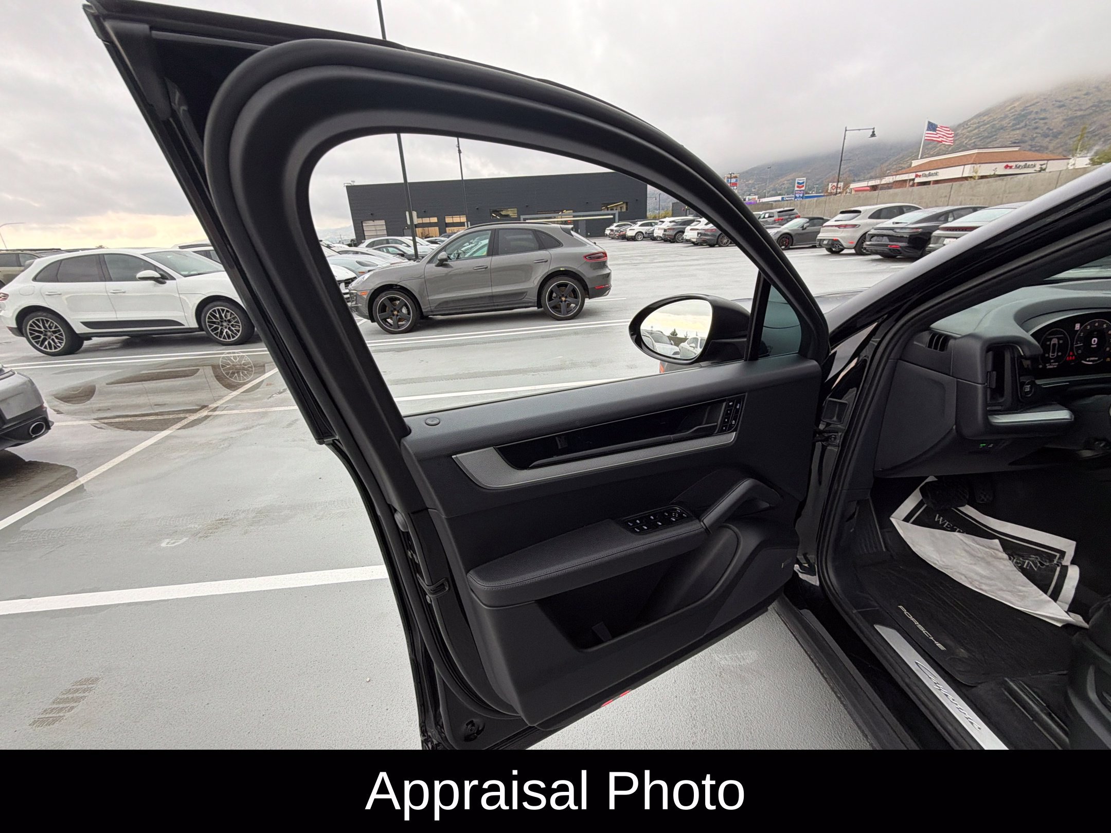 Certified 2024 Porsche Cayenne Coupe AWD/4WD image 5