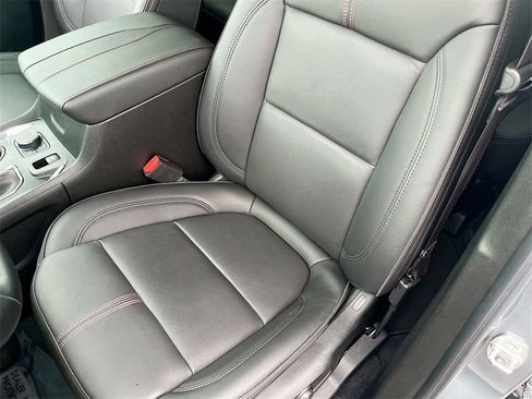 Used 2023 Chevrolet Traverse RS image 20