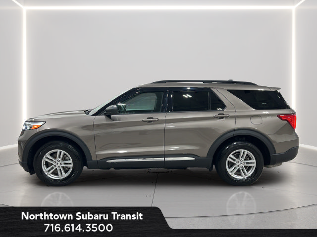Used 2021 Ford Explorer XLT AWD/4WD image 2