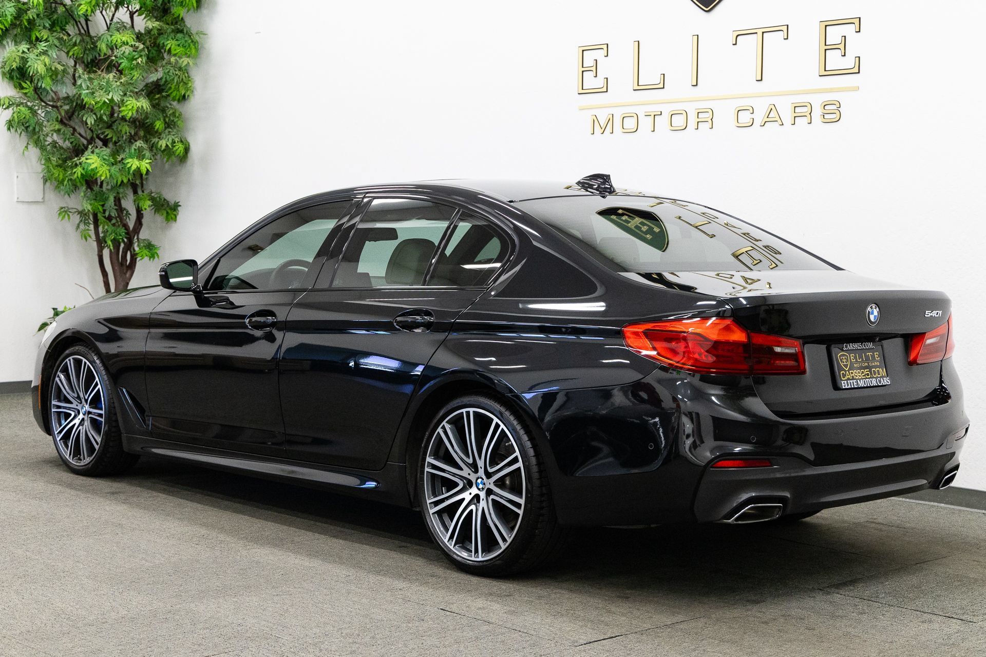 Used 2019 BMW 540i w/ M Sport Package RWD image 3