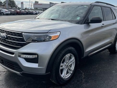 Used 2021 Ford Explorer XLT w/ Equipment Group 202A image 4