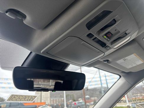 Used 2024 Toyota Highlander XLE image 28