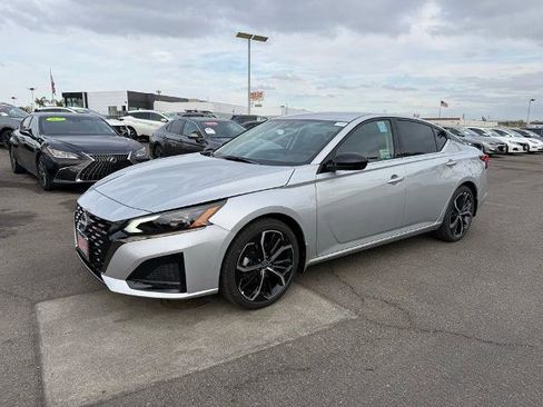 New 2025 Nissan Altima 2.5 SR image 3